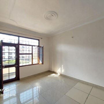 Room in 3 BHK Apartment at Sector 63 – for Rent