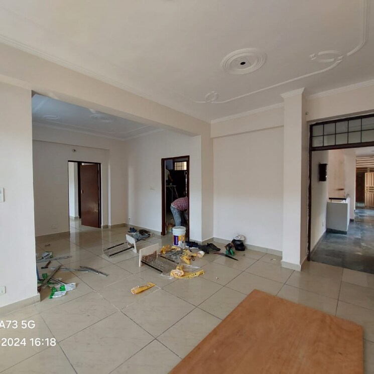 Room, sector 15 4 Bedroom 2250 Sq.Ft. Villa In Sector 15 Chandigarh 9368592