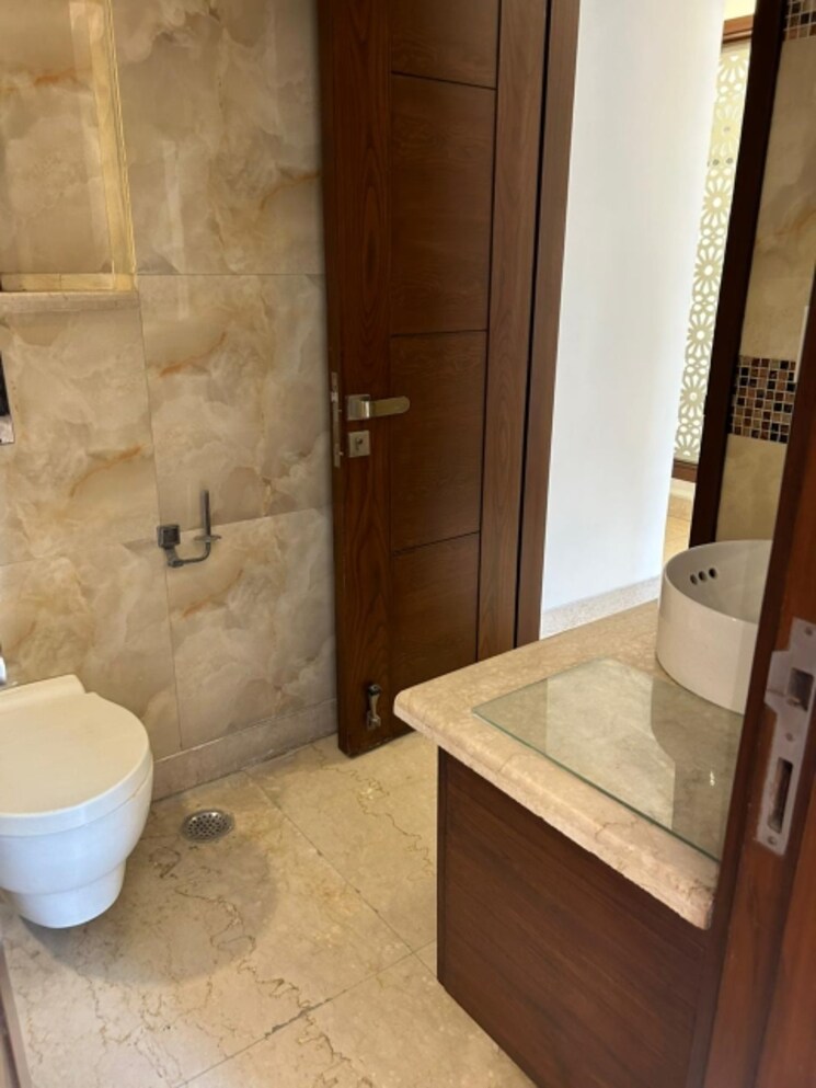 Attached Bathroom, greater kailash i 3 Bedroom 2400 Sq.Ft. Builder Floor In Greater Kailash I Delhi 9368597