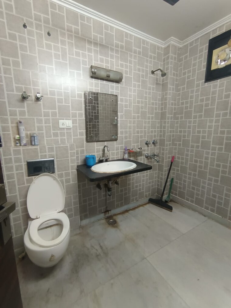 Bathroom, navbharat-apartments 2 Bedroom 1000 Sq.Ft. Apartment In Paschim Vihar Delhi 9368639