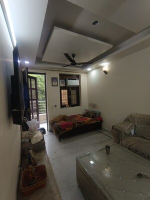 Room in 2 BHK Apartment at Navbharat Apartments, Paschim Vihar – for Rent