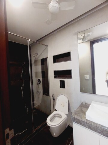 Attached Bathroom in 3 BHK Builder Floor at Veera Safdarjung Enclave, Safdarjung Enclave – for Rent
