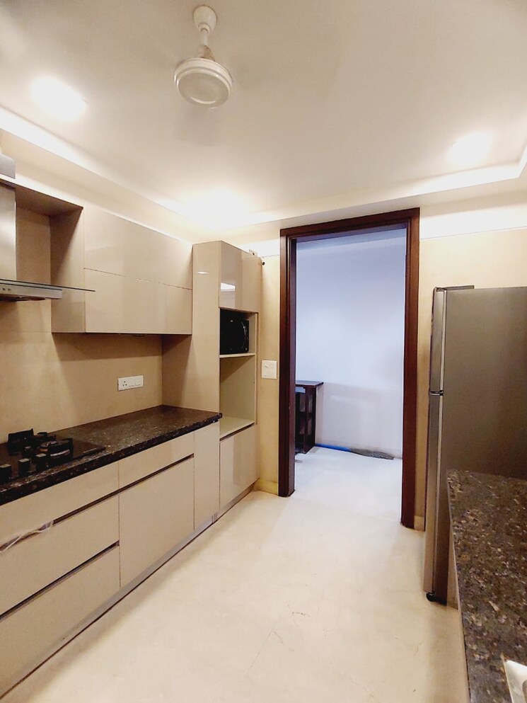 Kitchen, veera-safdarjung-enclave 3 Bedroom 1500 Sq.Ft. Builder Floor In Safdarjung Enclave Delhi 9368644