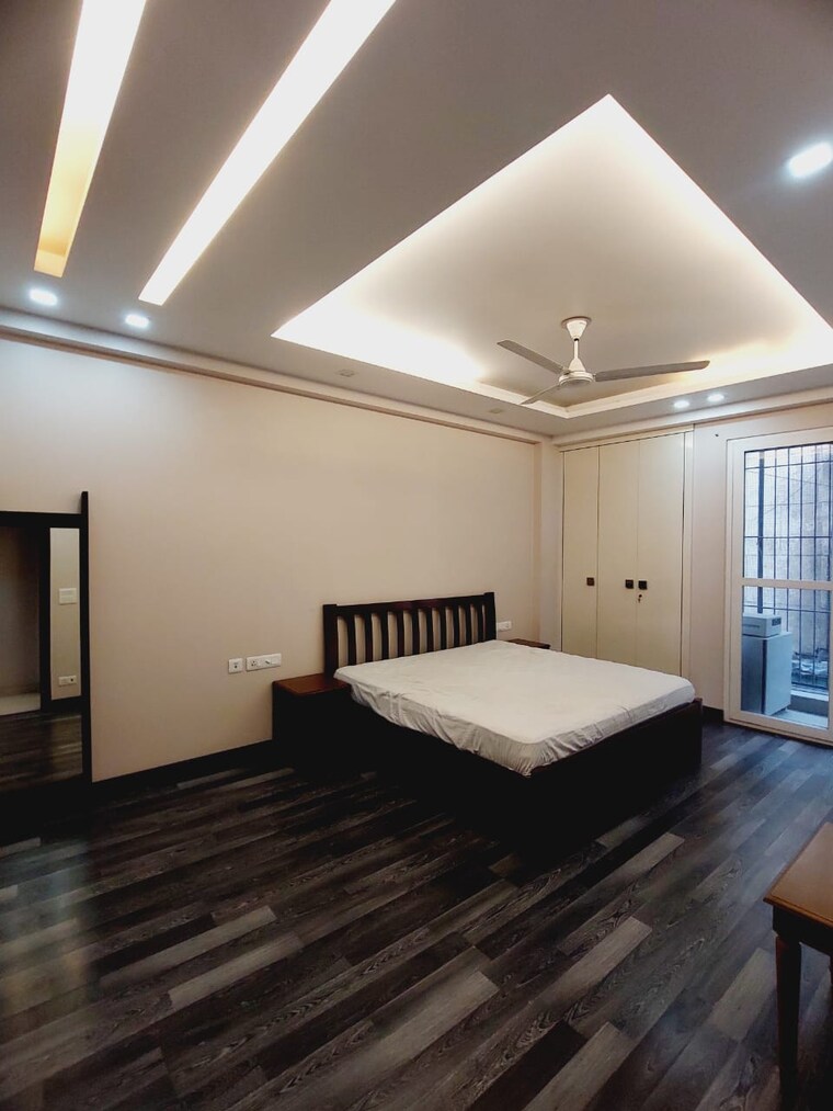 Bedroom, veera-safdarjung-enclave 3 Bedroom 1500 Sq.Ft. Builder Floor In Safdarjung Enclave Delhi 9368644