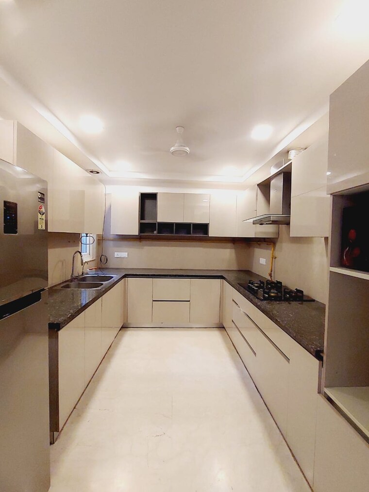 Kitchen, veera-safdarjung-enclave 3 Bedroom 1500 Sq.Ft. Builder Floor In Safdarjung Enclave Delhi 9368644