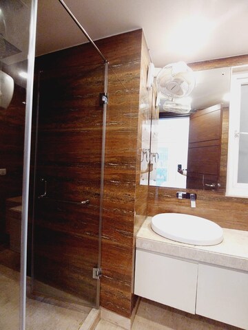 Attached Bathroom in 3 BHK Builder Floor at Veera Safdarjung Enclave, Safdarjung Enclave – for Rent