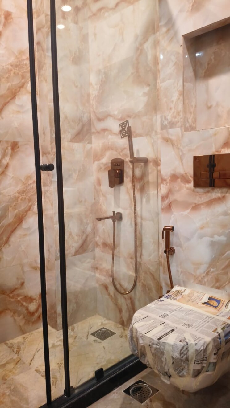 Bathroom, chittaranjan park 3 Bedroom 1300 Sq.Ft. Builder Floor In Chittaranjan Park Delhi 9368645