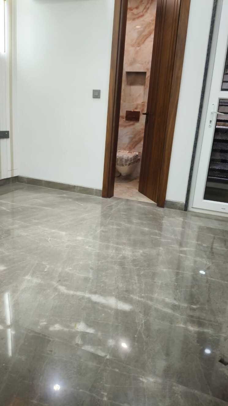 Room, chittaranjan park 3 Bedroom 1300 Sq.Ft. Builder Floor In Chittaranjan Park Delhi 9368645