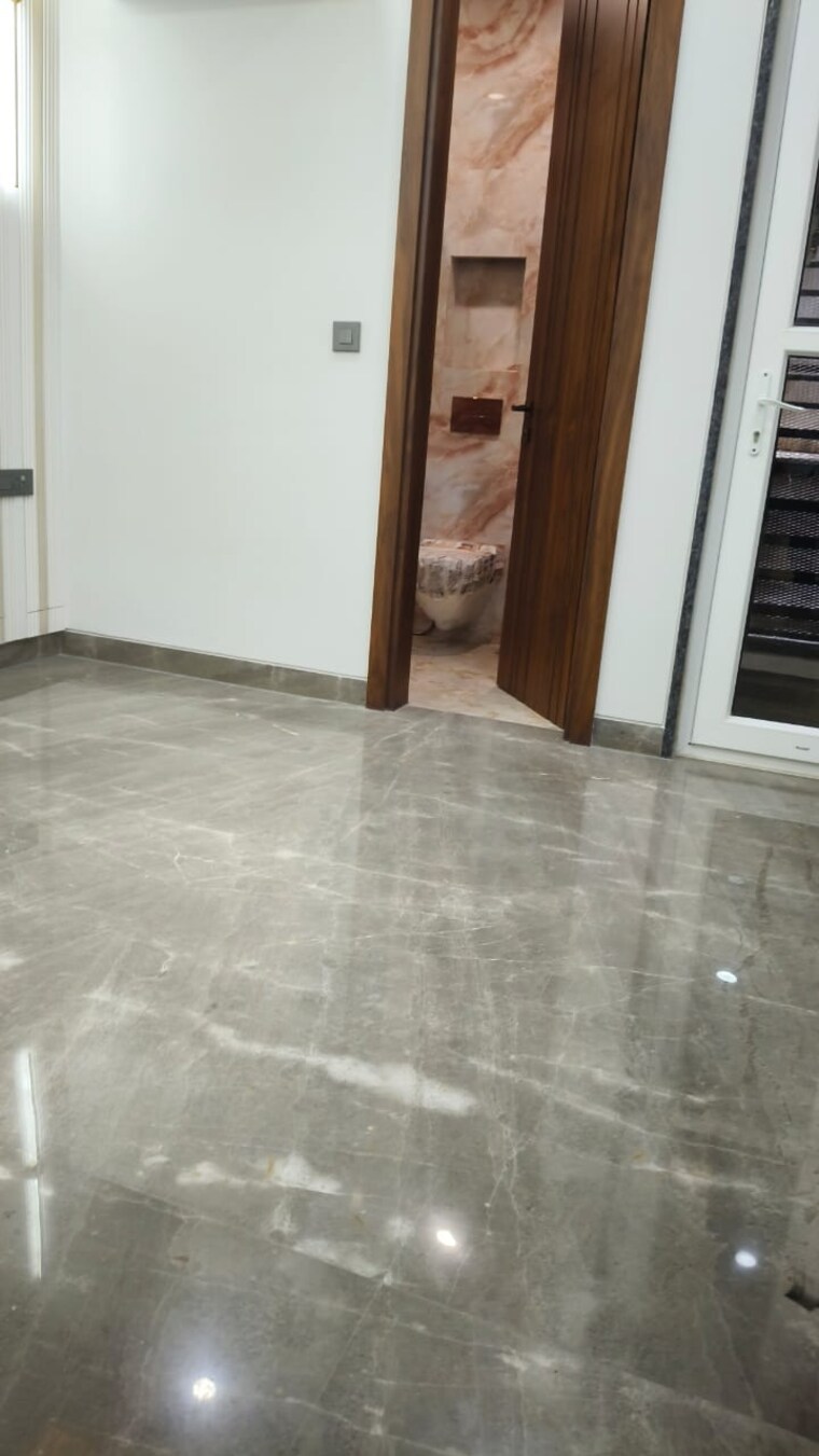 Room, chittaranjan park 3 Bedroom 1300 Sq.Ft. Builder Floor In Chittaranjan Park Delhi 9368645