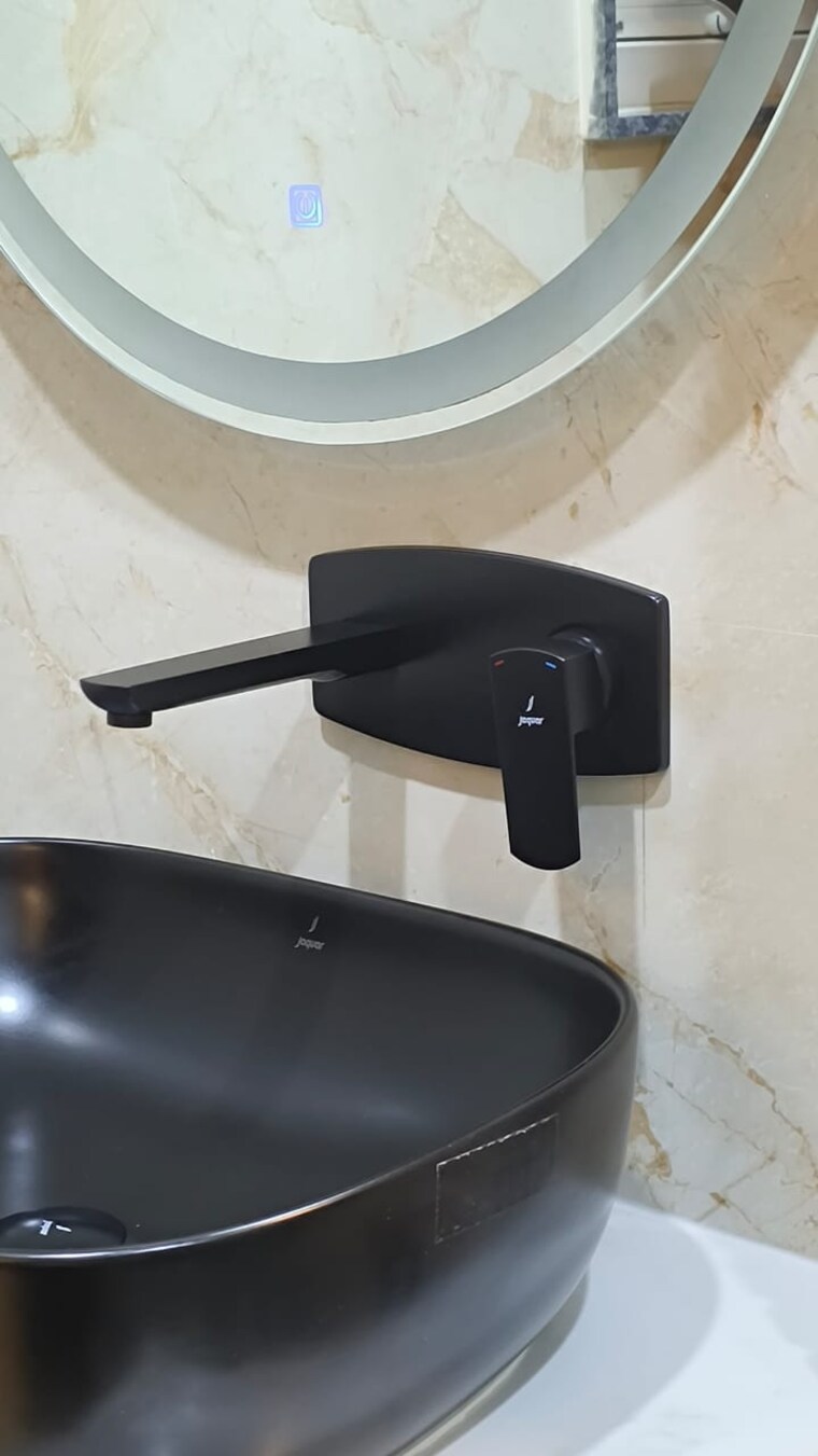 Bathroom, chittaranjan park 3 Bedroom 1300 Sq.Ft. Builder Floor In Chittaranjan Park Delhi 9368645