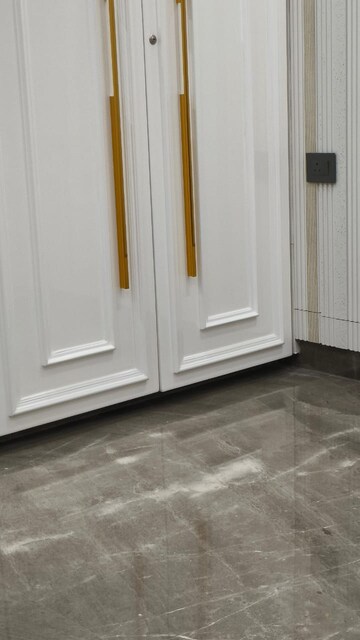 Room in 3 BHK Builder Floor at Chittaranjan Park – for Sale