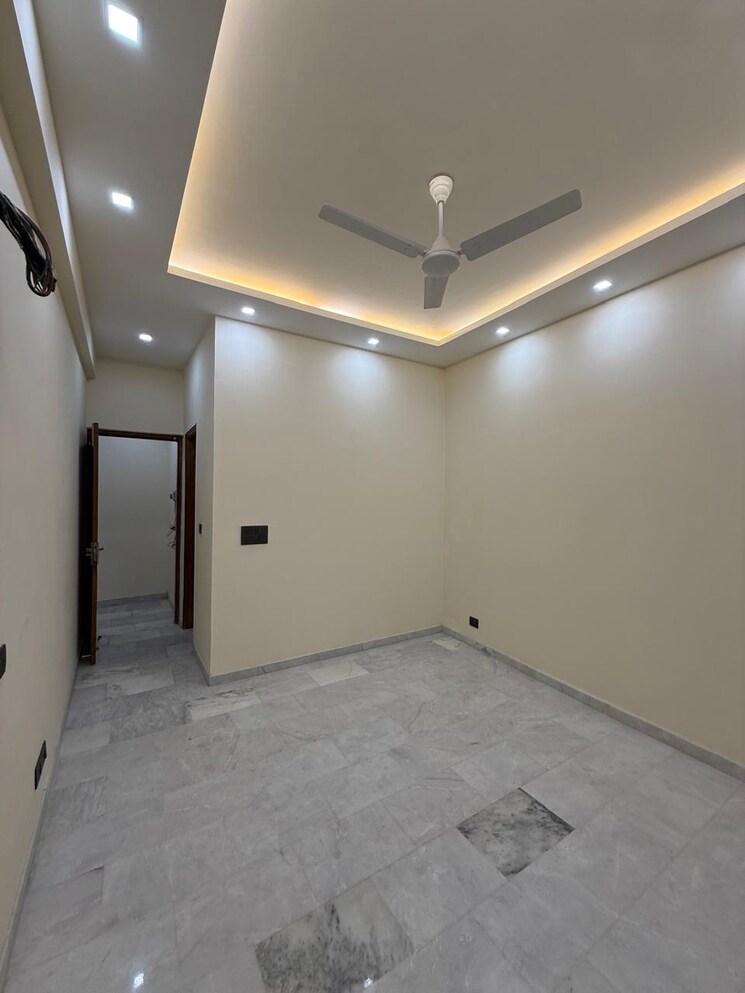 Room, greater kailash i 3 Bedroom 1800 Sq.Ft. Builder Floor In Greater Kailash I Delhi 9368646