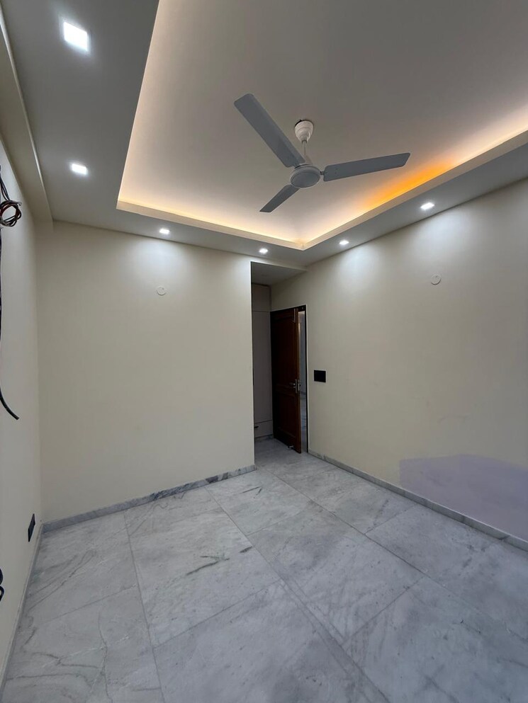 Room, greater kailash i 3 Bedroom 1800 Sq.Ft. Builder Floor In Greater Kailash I Delhi 9368646