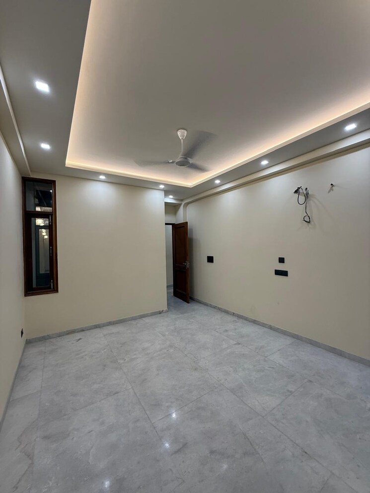 Room, greater kailash i 3 Bedroom 1800 Sq.Ft. Builder Floor In Greater Kailash I Delhi 9368646