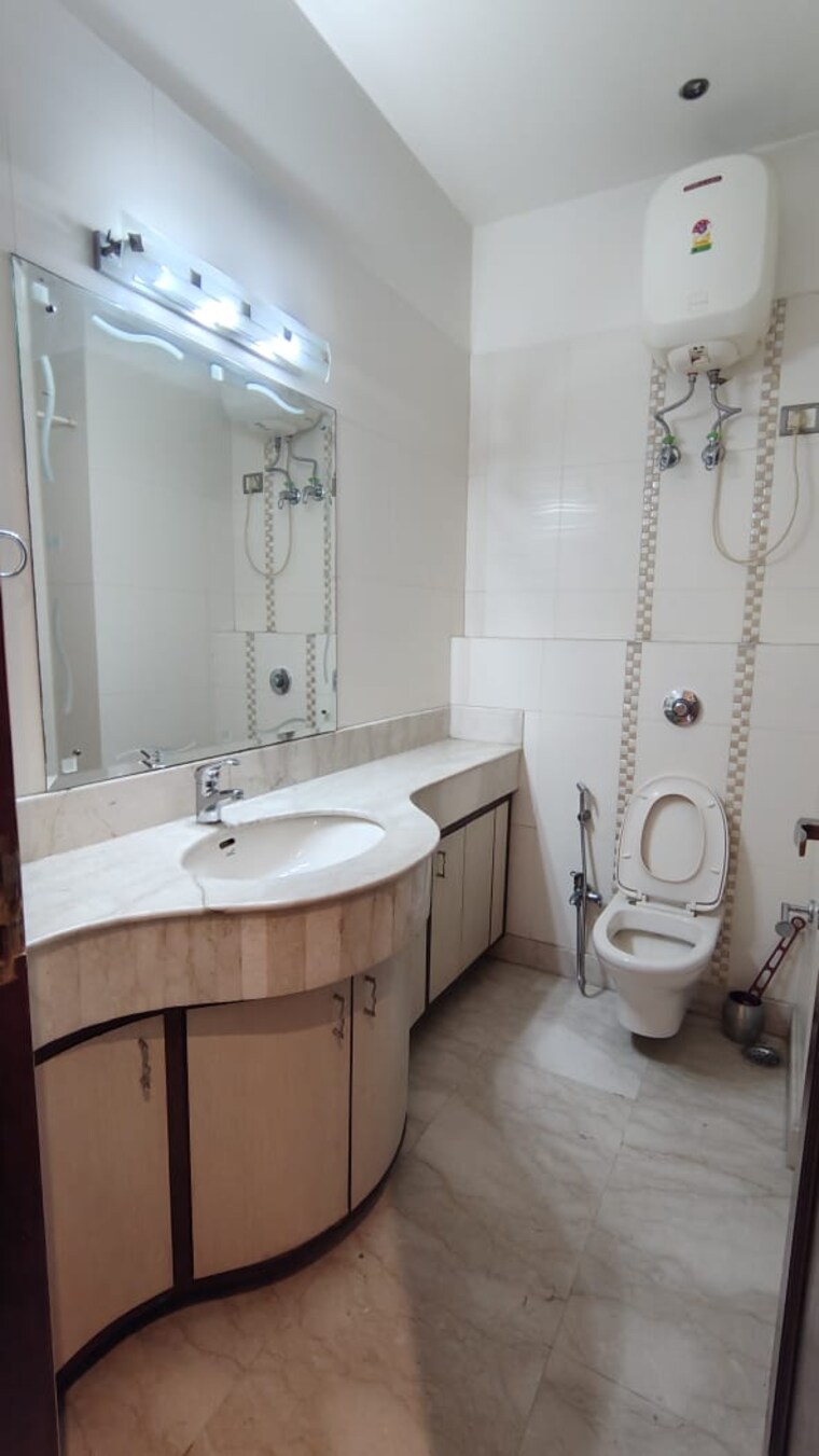 Bathroom, anand niketan 3 Bedroom 2100 Sq.Ft. Builder Floor In Anand Niketan Delhi 9368649