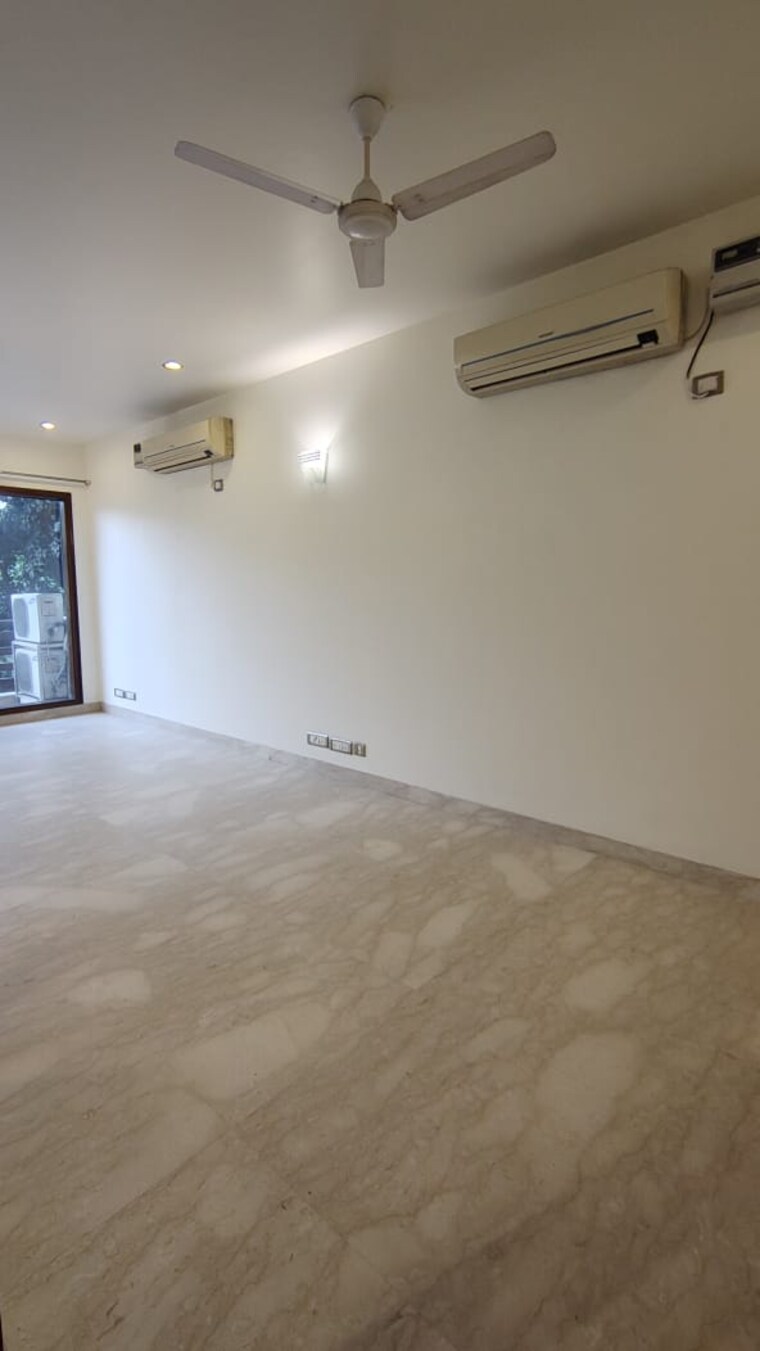 Room, anand niketan 3 Bedroom 2100 Sq.Ft. Builder Floor In Anand Niketan Delhi 9368649