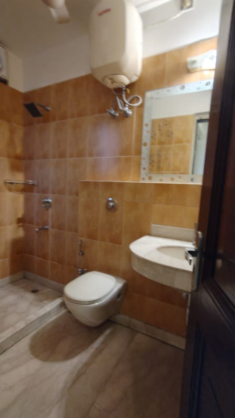 Bathroom, anand niketan 3 Bedroom 2100 Sq.Ft. Builder Floor In Anand Niketan Delhi 9368649