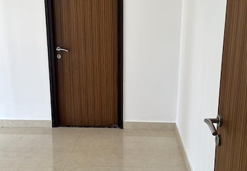 Room in 4 BHK Apartment at Darsshan Ricco, Lower Parel – for Rent