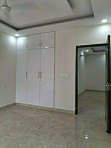Room in 4 BHK Builder Floor at Sector 28 – for Rent