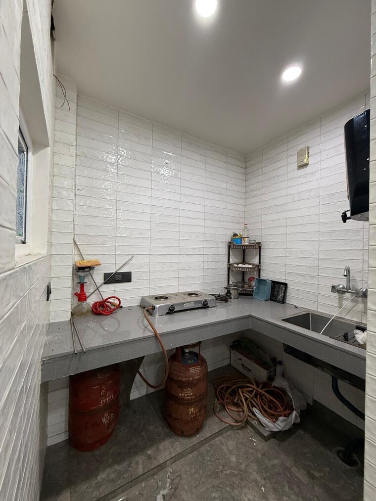 Kitchen, chittaranjan park 1 Bedroom 1200 Sq.Ft. Builder Floor In Chittaranjan Park Delhi 9368660