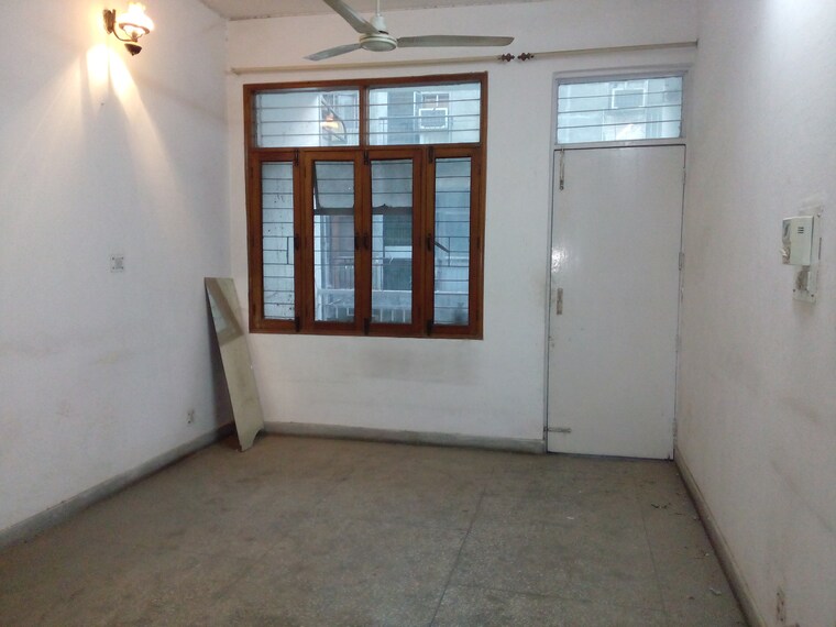 Room, rwa-jasola-sector-8-sfs-flat 2 Bedroom 950 Sq.Ft. Apartment In Jasola Delhi 9368662