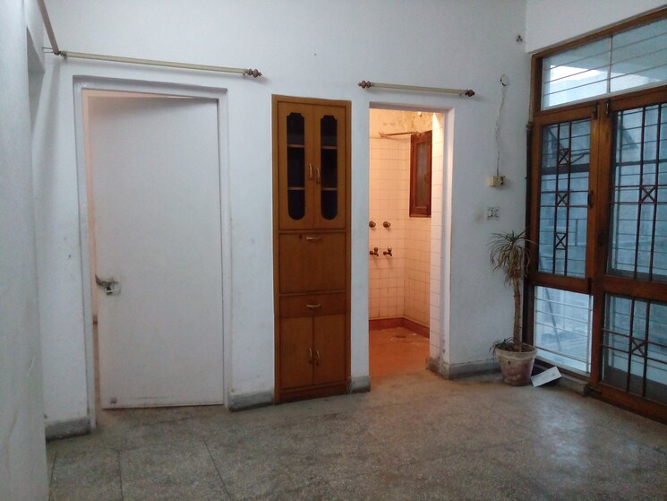 Room, rwa-jasola-sector-8-sfs-flat 2 Bedroom 950 Sq.Ft. Apartment In Jasola Delhi 9368662