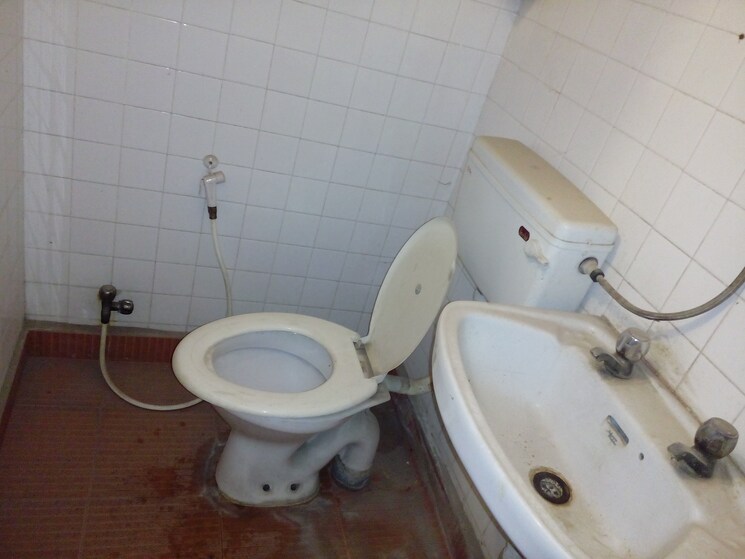 Bathroom, rwa-jasola-sector-8-sfs-flat 2 Bedroom 950 Sq.Ft. Apartment In Jasola Delhi 9368662