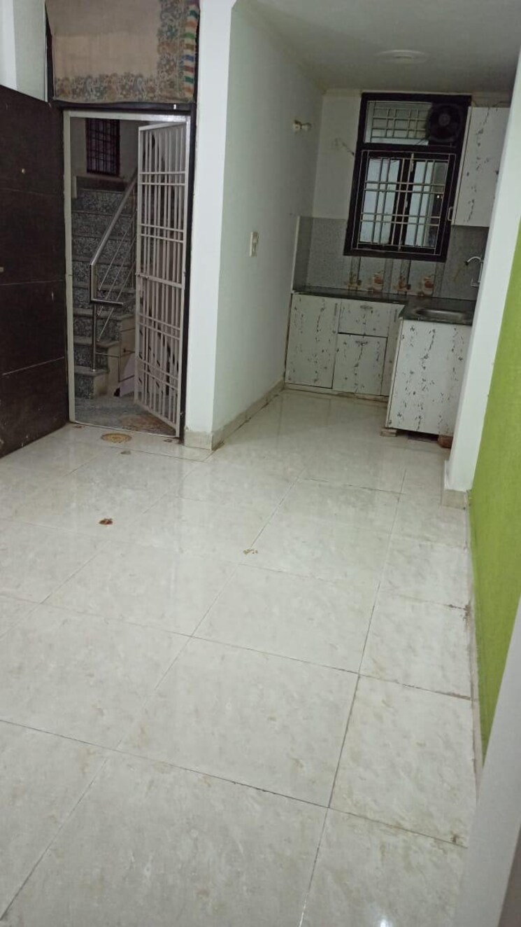 Hall, chattarpur 1 Bedroom 467 Sq.Ft. Builder Floor In Chattarpur Delhi 9368681