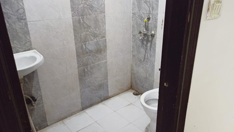 Washroom, chattarpur 2 Bedroom 866 Sq.Ft. Builder Floor In Chattarpur Delhi 9368687