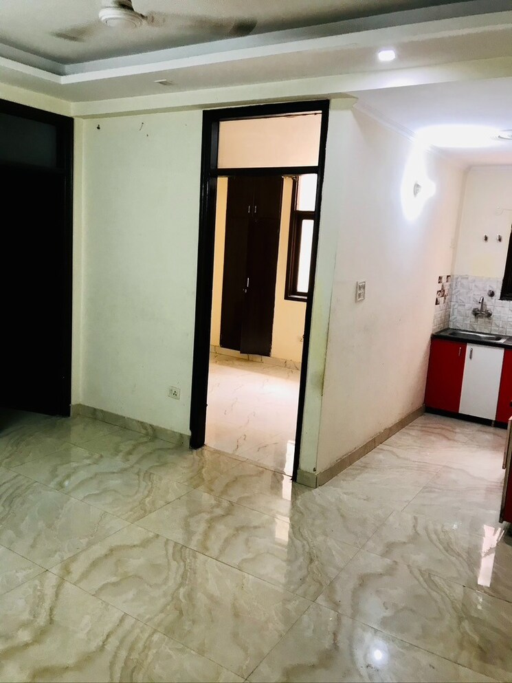 Hall, chattarpur 2 Bedroom 866 Sq.Ft. Builder Floor In Chattarpur Delhi 9368687