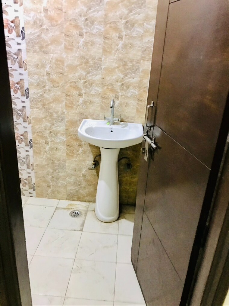 Bathroom, chattarpur 2 Bedroom 866 Sq.Ft. Builder Floor In Chattarpur Delhi 9368687