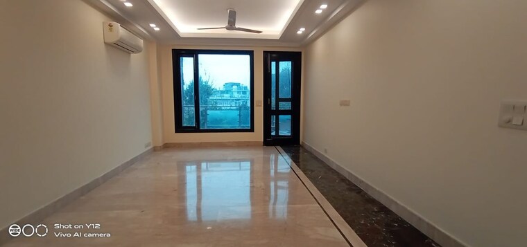 Room, greater kailash i 3 Bedroom 250 Sq.Yd. Builder Floor In Greater Kailash I Delhi 9368693