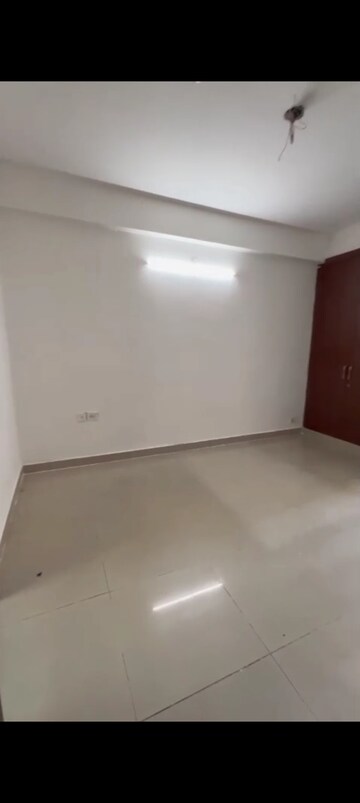 Room in 2 BHK Apartment at Panchsheel Greens, Sector 16 Greater Noida – for Sale