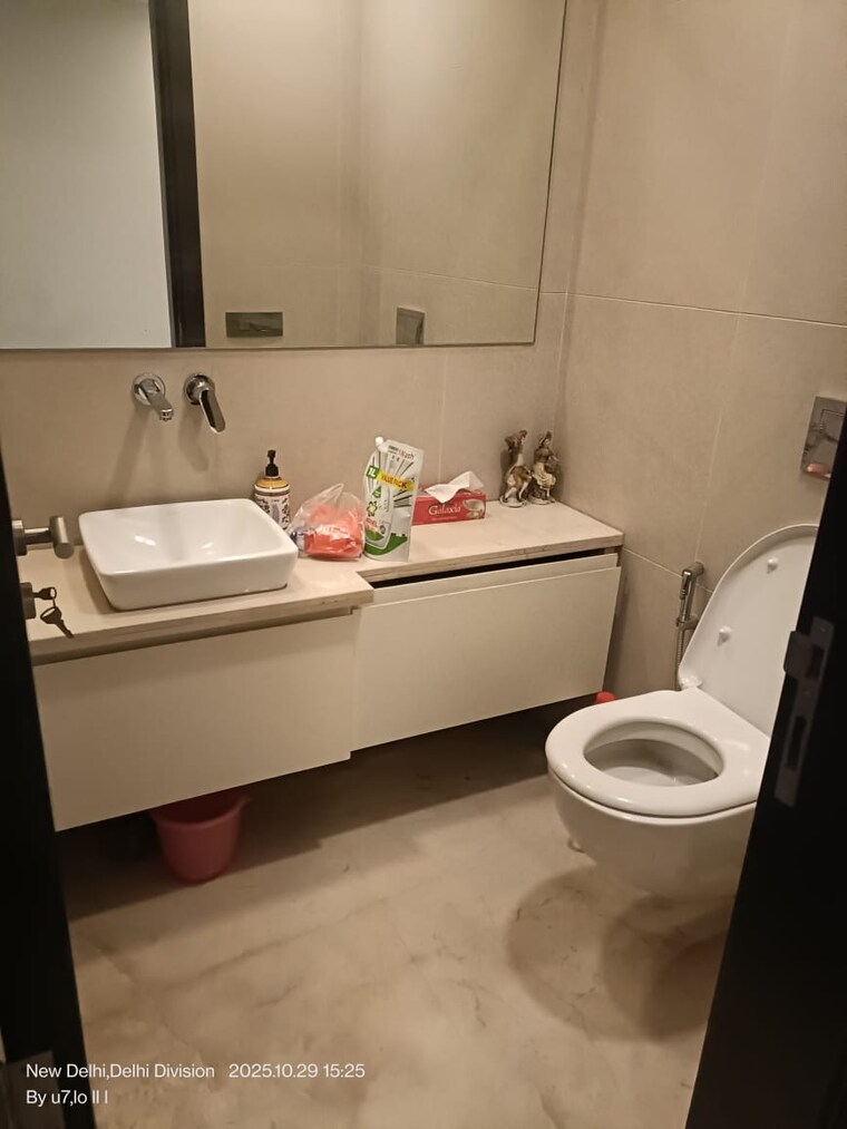Bathroom, panchsheel enclave 3 Bedroom 265 Sq.Yd. Builder Floor In Panchsheel Enclave Delhi 9368700