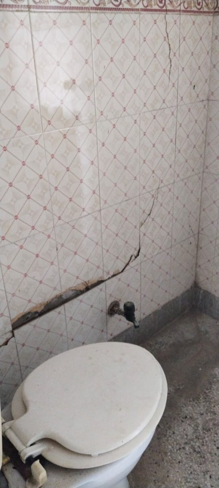 Bathroom, sector 23 2.5 Bedroom 1220 Sq.Ft. Independent House In Sector 23 Noida 9368714