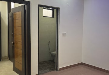 Room in 1.5 BHK Builder Floor at Sector 2a Vasundhara – for Sale