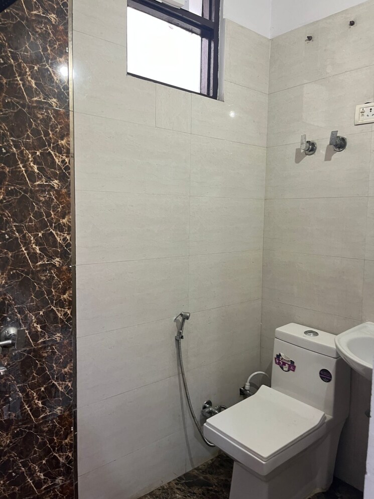 Bathroom, sector 2a vasundhara 1.5 Bedroom 500 Sq.Ft. Builder Floor In Sector 2a Vasundhara Ghaziabad 9359307