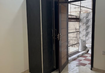 Room in 1.5 BHK Builder Floor at Sector 2a Vasundhara – for Sale