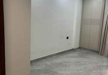 Room in 1.5 BHK Builder Floor at Sector 2a Vasundhara – for Sale