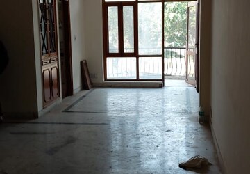 Room in 1 BHK Apartment at Ansal Sushant Estate, Sector 52 – for Rent