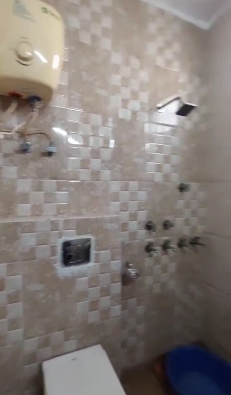 Bathroom, patel nagar 2 Bedroom 1100 Sq.Ft. Builder Floor In Patel Nagar Delhi 9368727