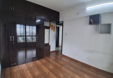 Room in 2 BHK Apartment at Kolte Patil Stargaze, Bavdhan – for Rent