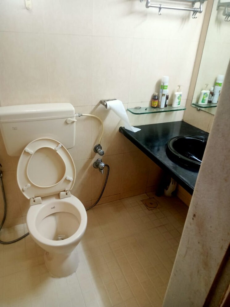 Bathroom, bandra west 2 Bedroom 823 Sq.Ft. Apartment In Bandra West Mumbai 9368755