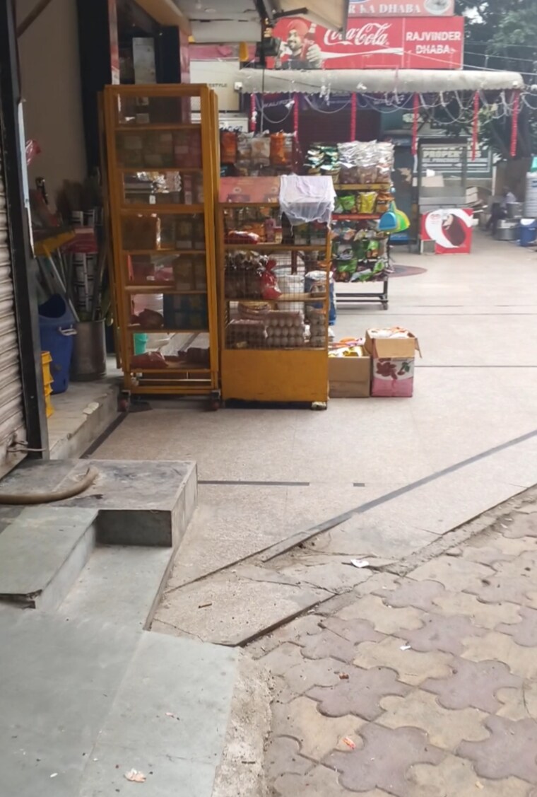 Living Room, sector 7 dwarka Commercial Shop 100 Sq.Ft. In Sector 7 Dwarka Delhi 9368764