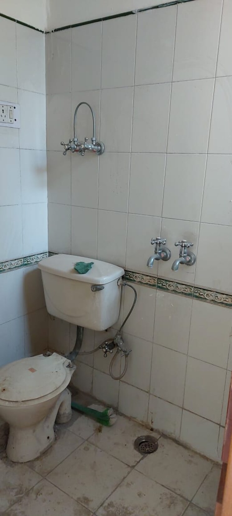 Bathroom, ansal-sushant-estate 3 Bedroom 1350 Sq.Ft. Apartment In Sector 52 Gurgaon 9368762
