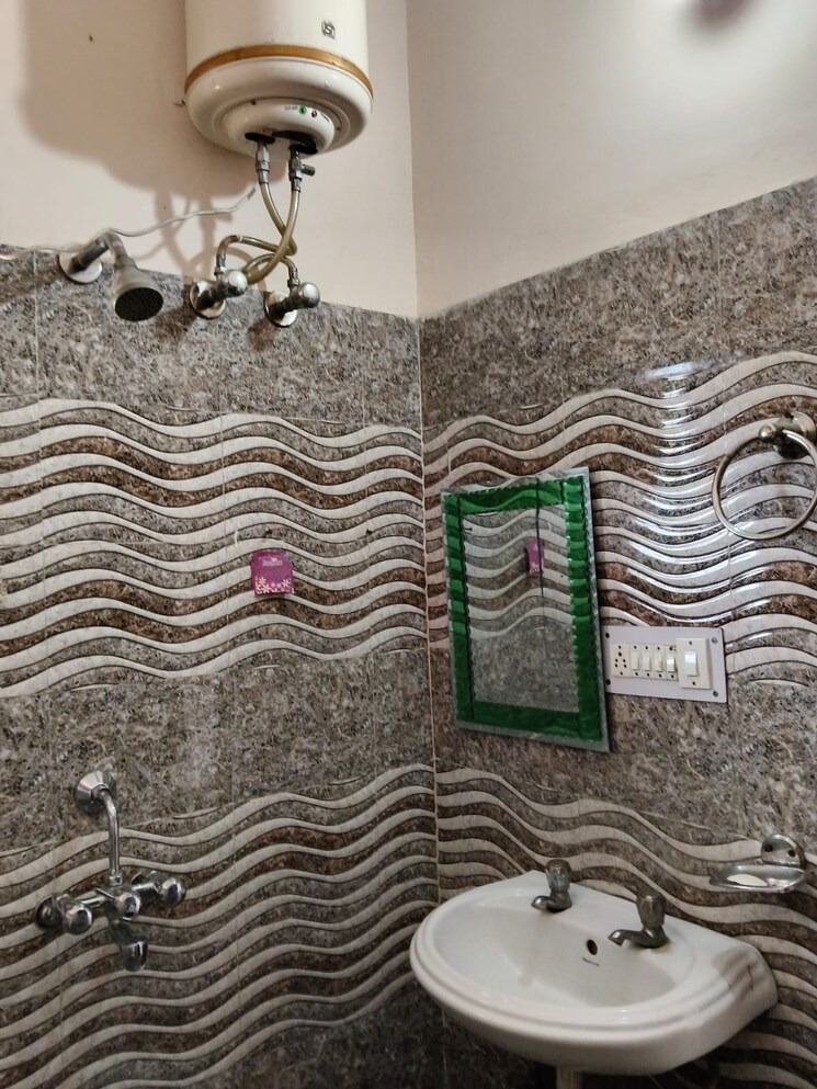 Bathroom, chironwali 1 Bedroom 900 Sq.Ft. Builder Floor In Chironwali Dehradun 9368775