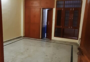 Room in 3 BHK Apartment at Omaxe R2, Gomti Nagar – for Sale