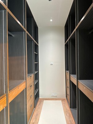 Furnished Amenities in 6+ BHK Apartment at Lodha World View, Worli – for Rent