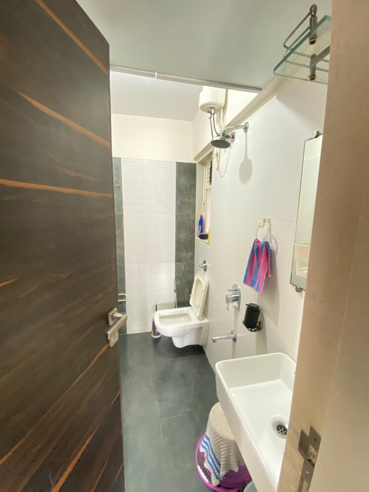 Bathroom, chandak-34-park-estate 1 Bedroom 400 Sq.Ft. Apartment In Goregaon West Mumbai 9368830