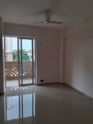 Room in 3 BHK Apartment at GPL Eden Heights, Sector 70 – for Rent
